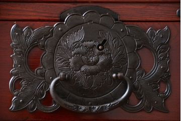 民芸家具　手打ち金具・生地蝋塗の美しい仙台箪笥(定価約200万円)