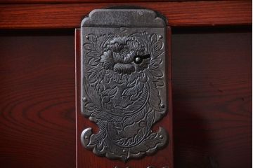 民芸家具　手打ち金具・生地蝋塗の美しい仙台箪笥(定価約200万円)