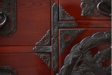 民芸家具　手打ち金具・生地蝋塗の美しい仙台箪笥(定価約200万円)