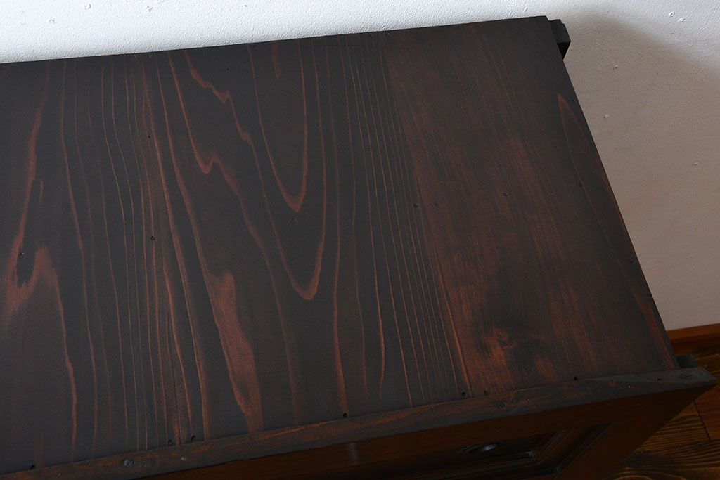 アンティーク家具　古民具・骨董　鉄脚付きアンティーク三尺水屋箪笥