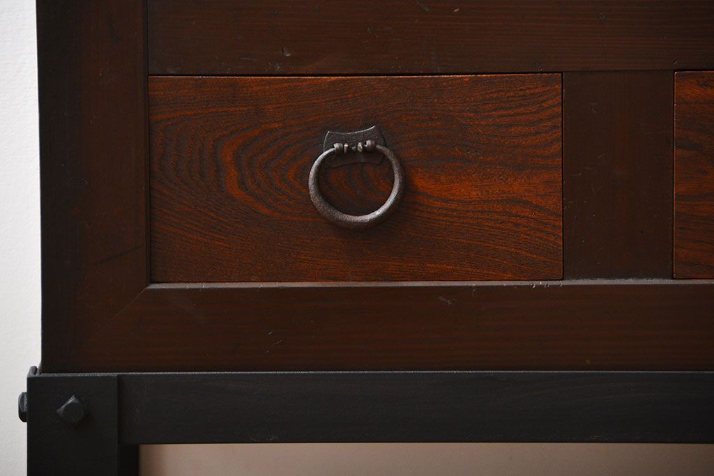 アンティーク家具　古民具・骨董　鉄脚付きアンティーク三尺水屋箪笥