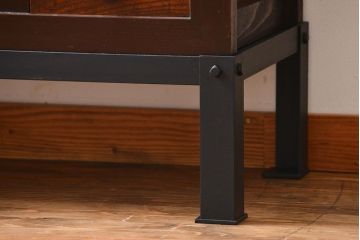 アンティーク家具　古民具・骨董　鉄脚付きアンティーク三尺水屋箪笥