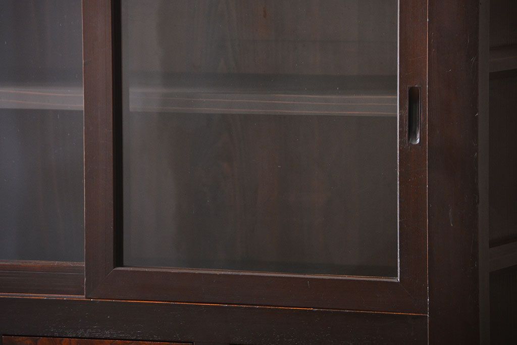 アンティーク家具　古民具・骨董　ガラス引き戸付き!シンプルなアンティーク水屋箪笥