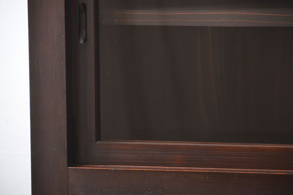 アンティーク家具　古民具・骨董　ガラス引き戸付き!シンプルなアンティーク水屋箪笥