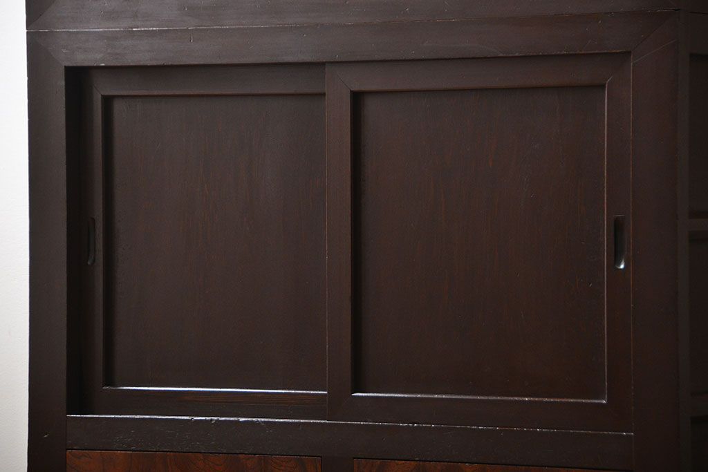 アンティーク家具　古民具・骨董　ガラス引き戸付き!シンプルなアンティーク水屋箪笥