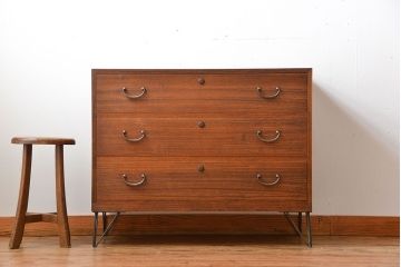 アンティーク家具　和製アンティーク　鉄脚付き古い桐箪笥ローボード(1)