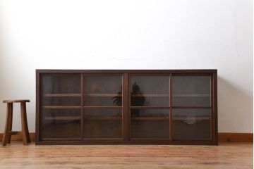 アンティーク家具　和製アンティーク　4枚引き戸付き!古い木製のガラス引き戸収納棚