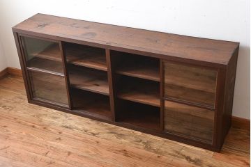 アンティーク家具　和製アンティーク　4枚引き戸付き!古い木製のガラス引き戸収納棚