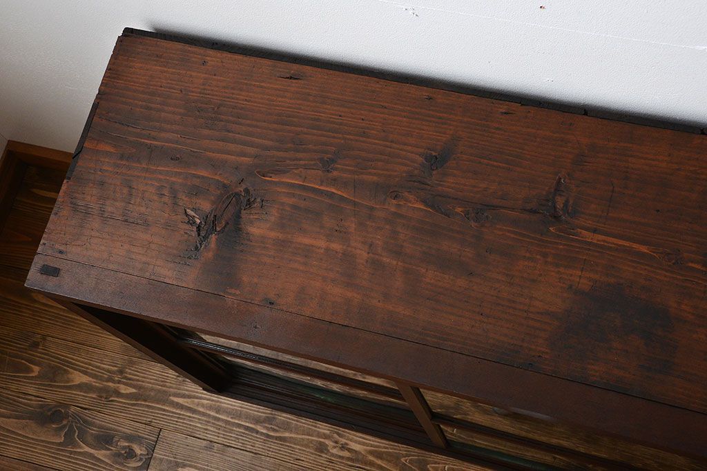 アンティーク家具　和製アンティーク　4枚引き戸付き!古い木製のガラス引き戸収納棚