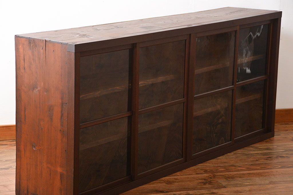 アンティーク家具　和製アンティーク　4枚引き戸付き!古い木製のガラス引き戸収納棚