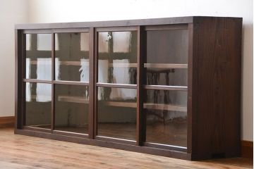 アンティーク家具　和製アンティーク　4枚引き戸付き!古い木製のガラス引き戸収納棚