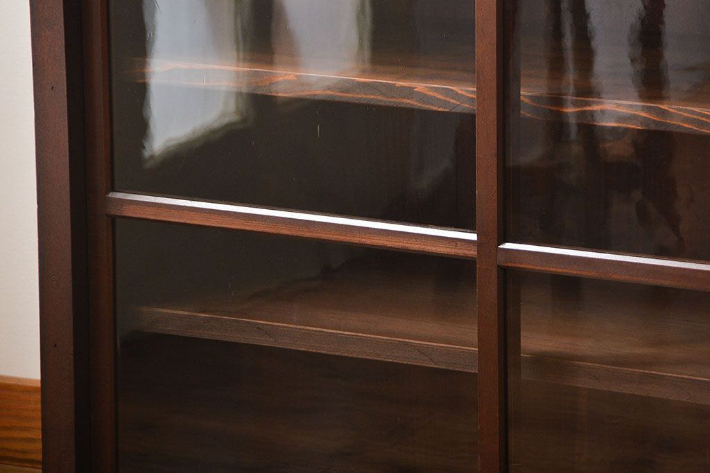 アンティーク家具　和製アンティーク　4枚引き戸付き!古い木製のガラス引き戸収納棚