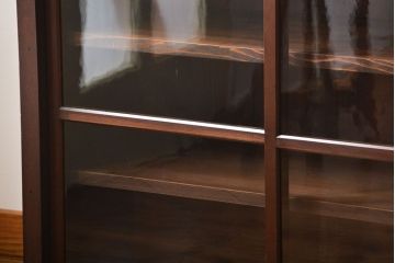 アンティーク家具　和製アンティーク　4枚引き戸付き!古い木製のガラス引き戸収納棚