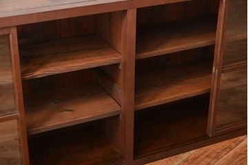 アンティーク家具　和製アンティーク　4枚引き戸付き!古い木製のガラス引き戸収納棚