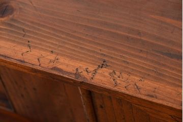 アンティーク家具　古民具・骨董　古い木製のアンティークテレビボード(ローボード)