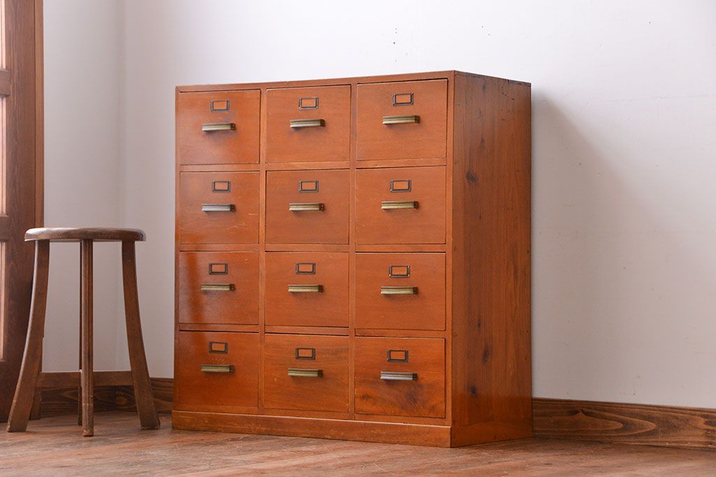 アンティーク家具　アンティーク　ネームプレート付き!古い木製の12杯引き出し