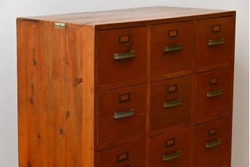 アンティーク家具　アンティーク　ネームプレート付き!古い木製の12杯引き出し