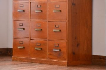 アンティーク家具　アンティーク　ネームプレート付き!古い木製の12杯引き出し