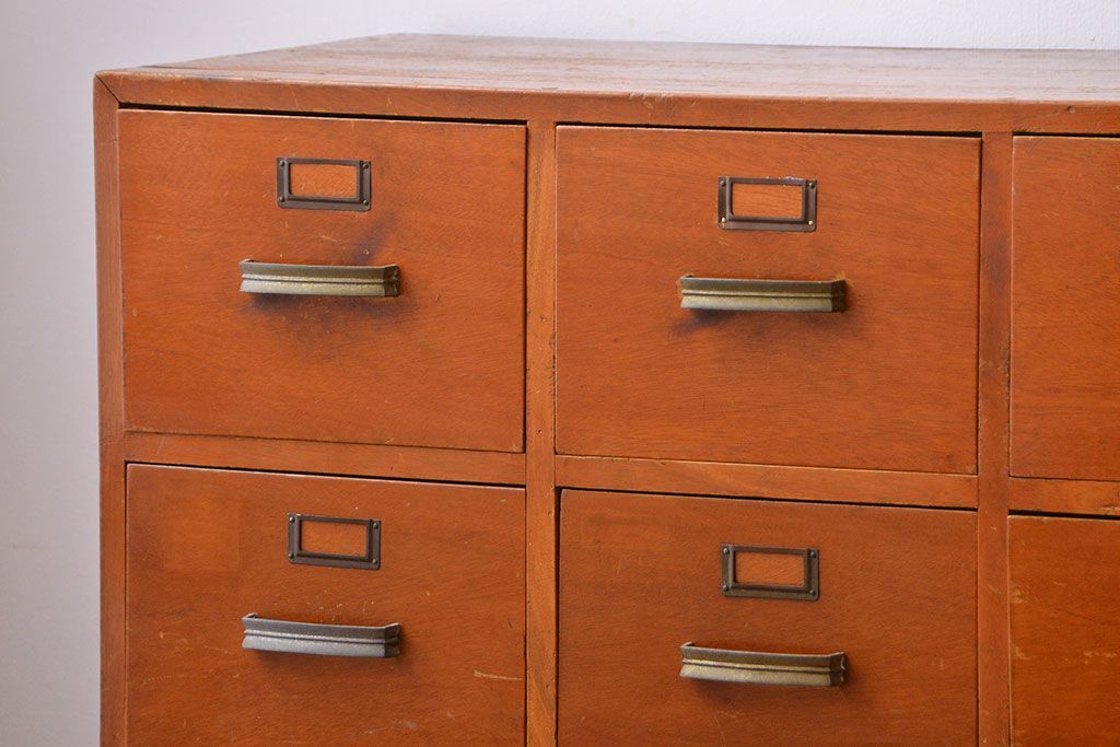 アンティーク家具　アンティーク　ネームプレート付き!古い木製の12杯引き出し