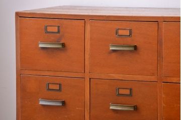 アンティーク家具　アンティーク　ネームプレート付き!古い木製の12杯引き出し