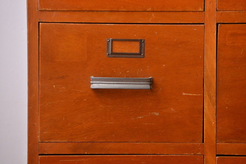 アンティーク家具　アンティーク　ネームプレート付き!古い木製の12杯引き出し