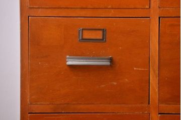 アンティーク家具　アンティーク　ネームプレート付き!古い木製の12杯引き出し