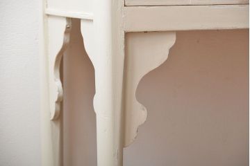 アンティーク家具　アンティークペイント　おしゃれな壁紙付きショーケース(ケビント)