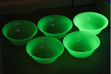 アンティーク雑貨　アンティーク　大正〜昭和初期・ウランガラス小鉢5個セット(氷コップ)(1)