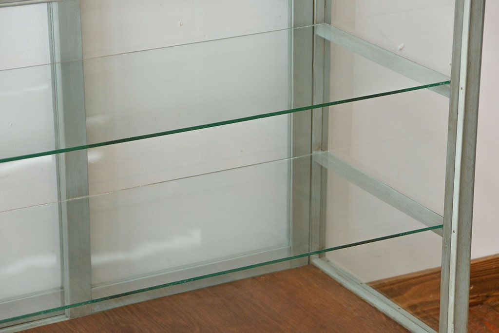 アンティーク家具　アンティークペイント　おしゃれな鉄脚付きショーケース