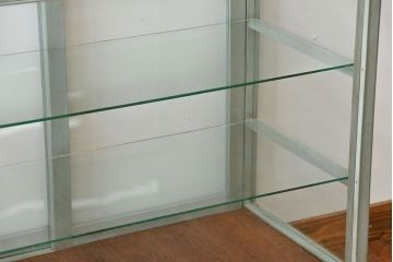 アンティーク家具　アンティークペイント　おしゃれな鉄脚付きショーケース