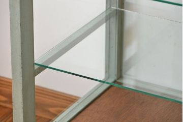 アンティーク家具　アンティークペイント　おしゃれな鉄脚付きショーケース