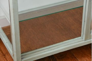 アンティーク家具　アンティークペイント　おしゃれな鉄脚付きショーケース