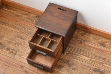 アンティーク家具　和製アンティーク　仕掛け付き古い木製小引き出し