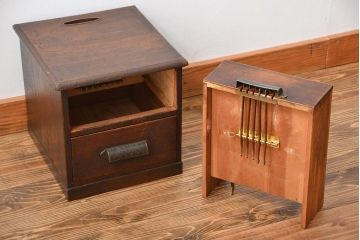 アンティーク家具　和製アンティーク　仕掛け付き古い木製小引き出し