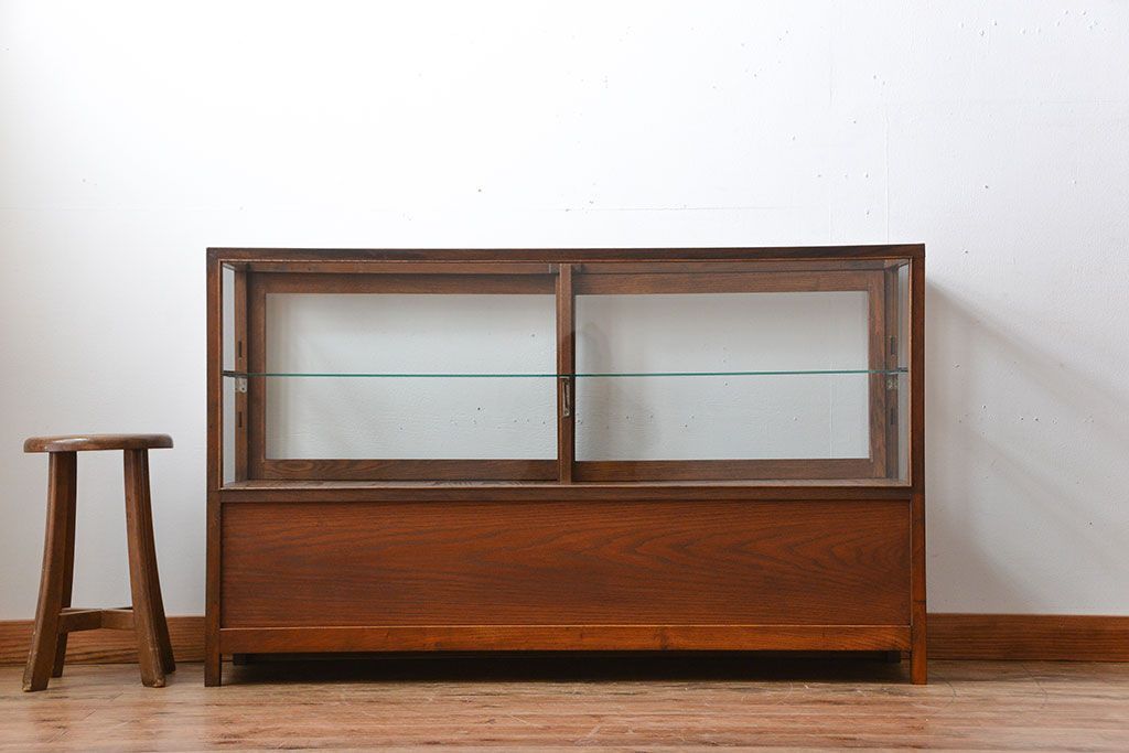 レトロ家具　昭和レトロ　4杯引き出し付き!アンティーク脚付きガラスケース