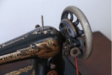 アンティーク家具　アンティーク　上質なSINGER(シンガー)足踏みミシン(シンガーミシン)