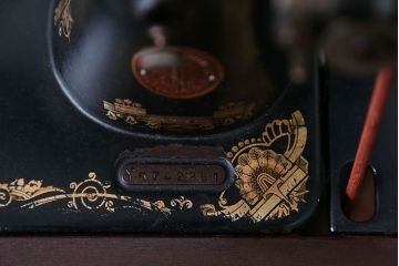 アンティーク家具　アンティーク　上質なSINGER(シンガー)足踏みミシン(シンガーミシン)