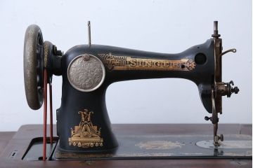 アンティーク家具　アンティーク　上質なSINGER(シンガー)足踏みミシン(シンガーミシン)