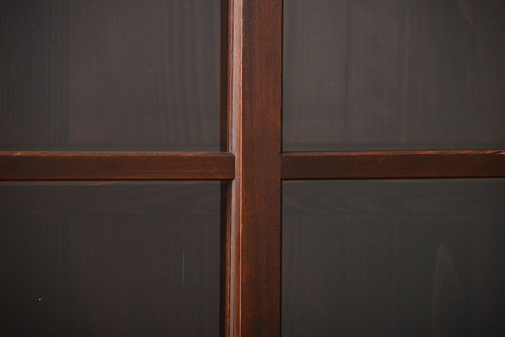 アンティーク家具　古民具・骨董　引き出し12杯付き古い木製のガラス引き戸収納棚(水屋箪笥)