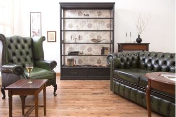 アンティーク家具　イギリス製　本革チェスターフィールドラブソファ