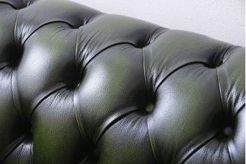 アンティーク家具　イギリス製　本革チェスターフィールドラブソファ