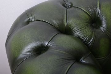 アンティーク家具　イギリス製　本革チェスターフィールドラブソファ