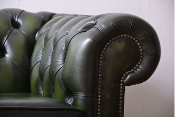 アンティーク家具　イギリス製　本革チェスターフィールドラブソファ