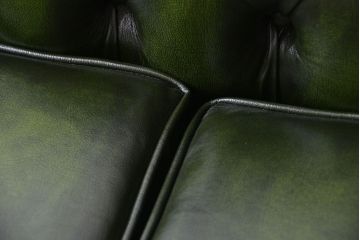アンティーク家具　イギリス製　本革チェスターフィールドラブソファ