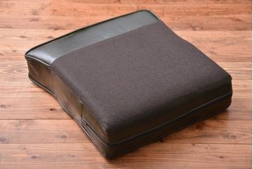 アンティーク家具　イギリス製　本革チェスターフィールドラブソファ