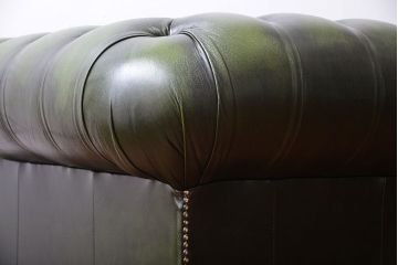 アンティーク家具　イギリス製　本革チェスターフィールドラブソファ