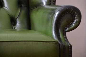アンティーク家具　イギリスアンティーク　本革のチェスターフィールドウィングバックソファ(ウイングバックソファ)