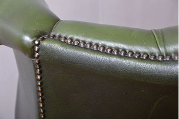 アンティーク家具　イギリスアンティーク　本革のチェスターフィールドウィングバックソファ(ウイングバックソファ)