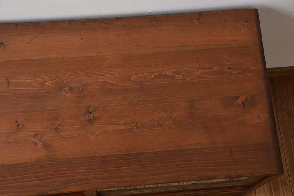 レトロ家具　昭和レトロ　鉄脚付き!結霜ガラス引き戸のアンティークローボード