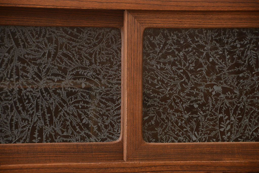 レトロ家具　昭和レトロ　鉄脚付き!結霜ガラス引き戸のアンティークローボード